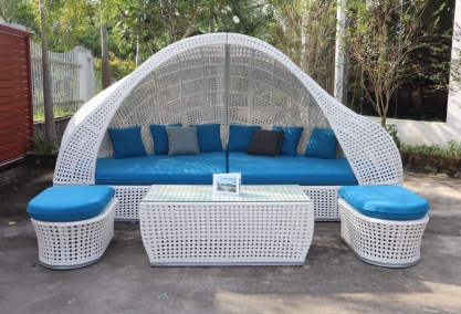 Preserving and Maintaining Outdoor Furniture: Tips for Longevity and Beauty