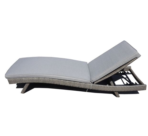 POLY RATTAN SUNBED - FOLDABLE LEGS