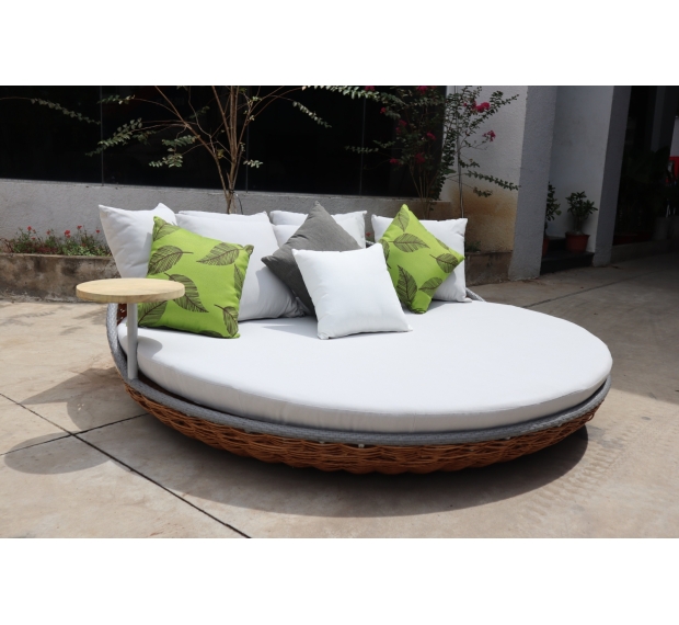 POLY RATTAN ROUND BED WITH SIDE TABLE